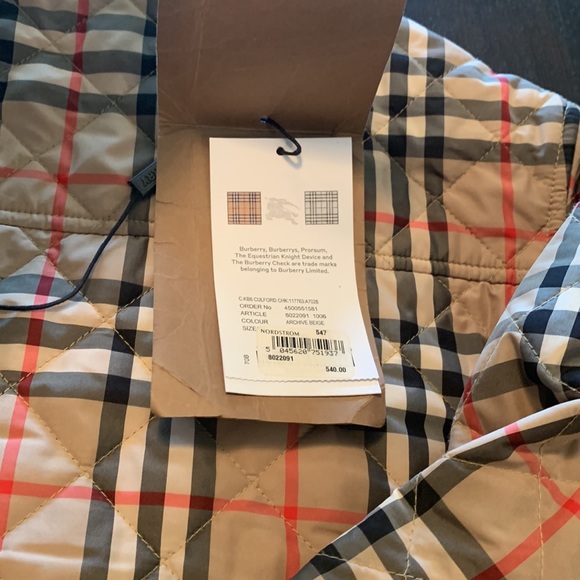 Burberry coat (Boys sz6). This item is absolutely authentic - Picture 7 of 8